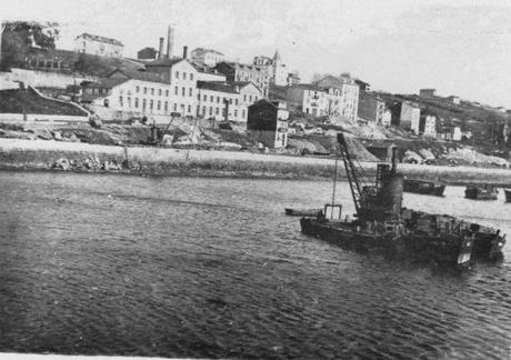 1890:draga de Priestman & Son en la Dársena de Molnedo