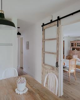 Nueva Puerta Granero reciclando una puerta antigua