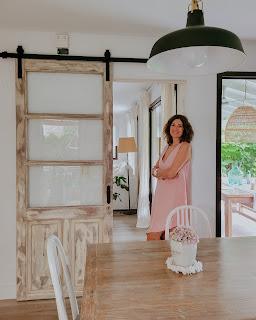 Nueva Puerta Granero reciclando una puerta antigua