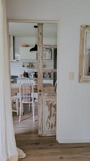 Nueva Puerta Granero reciclando una puerta antigua