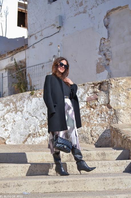 MIDI SKIRT. MIDI SKIRT.