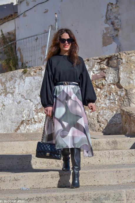 MIDI SKIRT. MIDI SKIRT.