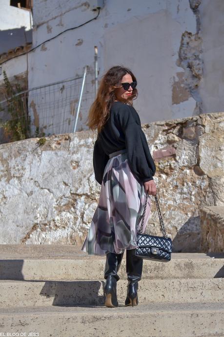 MIDI SKIRT. MIDI SKIRT.