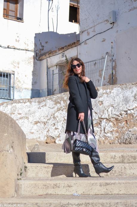 MIDI SKIRT. MIDI SKIRT.