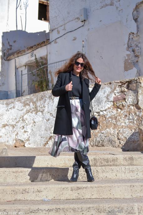 MIDI SKIRT. MIDI SKIRT.