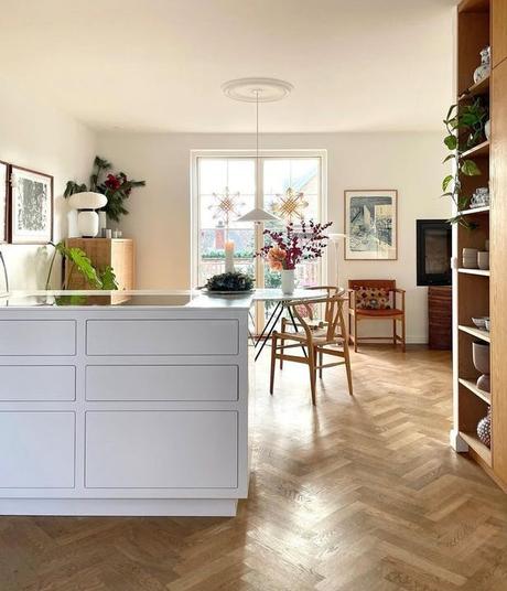 delikatissen villa danesa scandinavian luxury scandinavian lamps scandinavian danish villa muebles de diseño lámparas Louis Poulsen diseño nórdico diseño danés design furniture decoracion nórdica casa danesa decoración escandinava baño de terrazo moderno  