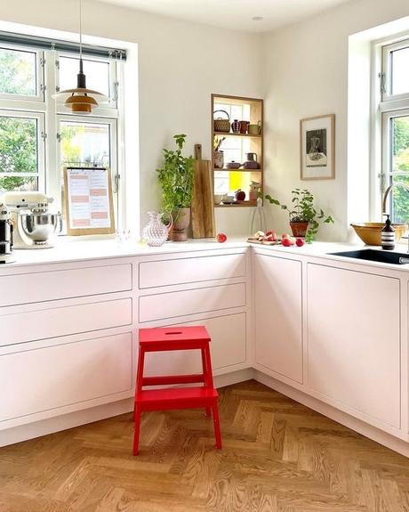 delikatissen villa danesa scandinavian luxury scandinavian lamps scandinavian danish villa muebles de diseño lámparas Louis Poulsen diseño nórdico diseño danés design furniture decoracion nórdica casa danesa decoración escandinava baño de terrazo moderno  