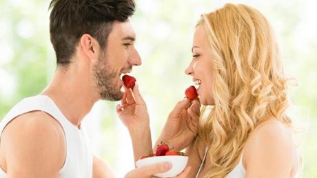 Una cesta de frutas para regalar en San Valentín, justo lo que necesitas...