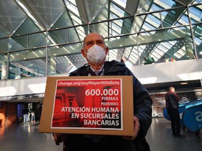 Carlos San Juan, impulsor de la petición “Soy Mayor, NO idiota” para la humanización de la banca. Carlos San Juan, impulsor de la petición “Soy Mayor, NO idiota” para la humanización de la banca.