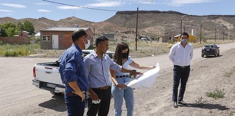 Gutiérrez recorrió obras en Piedra del Águila