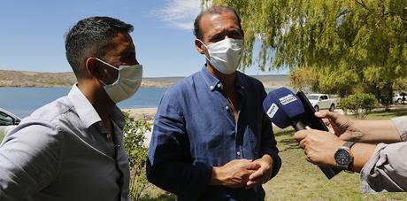 Gutiérrez recorrió obras en Piedra del Águila