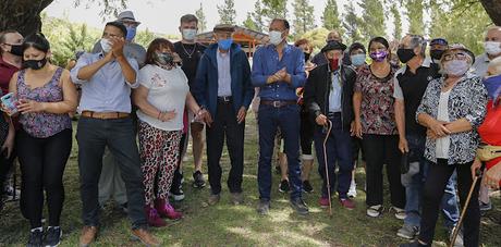 Gutiérrez recorrió obras en Piedra del Águila