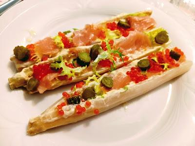 Espárragos blancos rellenos