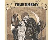 True Enemy perro parte atrás coche