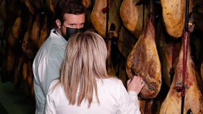 Casado aplica el manual de Donald Trump.