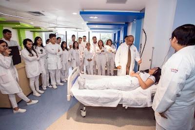 Nuestros médicos y enfermeros huyen al extranjero. Yo también lo haría…