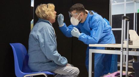 Ecuador elimina el prueba PCR como requisito para entrar a su territorio