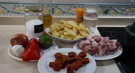 Los Ingredientes para hacer costillas guisadas con Mambo