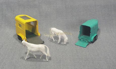 Remolques para caballos de las marcas Matchbox y Husky
