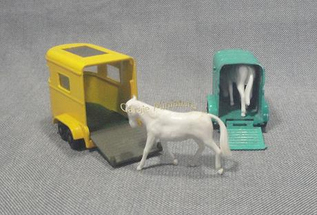 Remolques para caballos de las marcas Matchbox y Husky