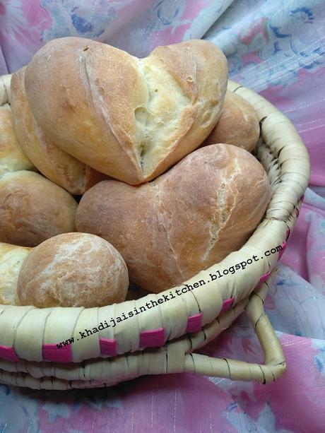 PAIN EN FORME DE COEUR/ HEART-SHAPED BREAD / PAN EN FORMA DE CORAZÓN / خبز على شكل قلب