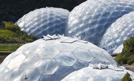Eden project, una selva tropical construída en una antigua cantera inglesa como centro educativo y turístico 96118_N124_a3 (1)