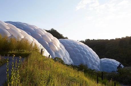 Eden project, una selva tropical construída en una antigua cantera inglesa como centro educativo y turístico 96118_N98_a3_1