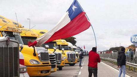 Chile: Camioneros anuncian el fin del bloqueo en Antofagasta