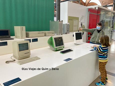 Antiguos ordenadores de Apple en el Museo de la Ciencia de Terrassa