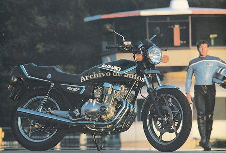 Suzuki GSX400F con 16 válvulas y del año 1982 Suzuki GSX400F con 16 válvulas y del año 1982