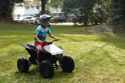 Mini ATV Tesla Cyberquad: un cuatriciclo para niños. Mini ATV Tesla Cyberquad: un cuatriciclo para niños.
