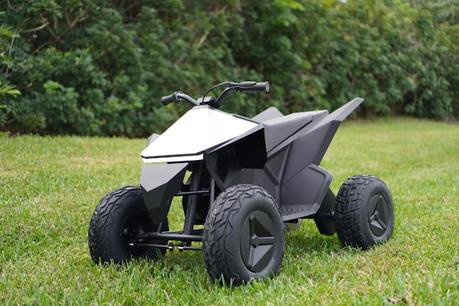 Mini ATV Tesla Cyberquad: un cuatriciclo para niños. Mini ATV Tesla Cyberquad: un cuatriciclo para niños.