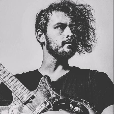 El universo pop de Matías Tigre se expande con su nuevo single «Bailemos» 5c351477-f3e2-1924-afd9-ccadc7839a77