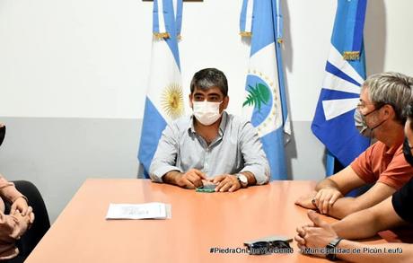 VISITA DEL MINISTERIO DE DESARROLLO SOCIAL DE LA NACIÓN A PICÚN LEUFÚ