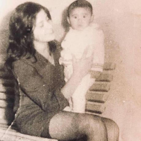 Luis Recabarren junto a su madre