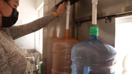 Ricardo Gallardo entrega  purificadora gratuita en Charcas