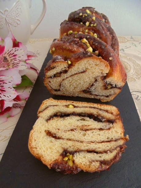 Babka de pistachos y crema de avellanas