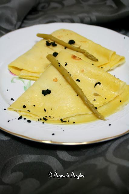 Crepes rellenas de queso brie y espárragos  El Ágora de Ángeles