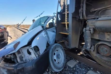 Fallece conductor embestido por tren en Estación Vanegas