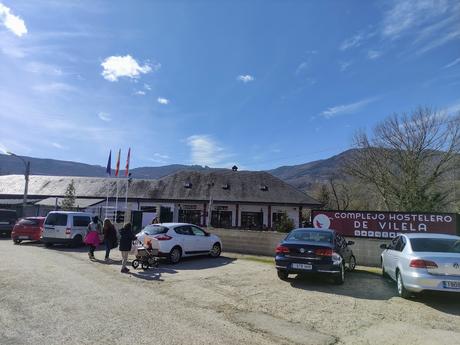 Vilela ofrece diversión en familia con pesca en lago en un entorno acogedor 5