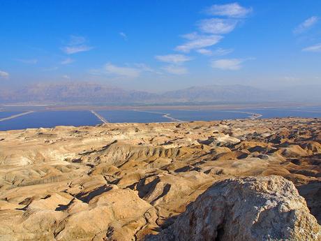 vistas del mar muerto y Jordania desde el monte Sodoma en Israel