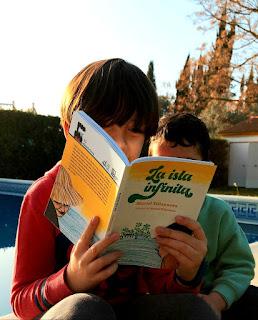 La isla infinita. Muriel Villanueva y Noemí Villamuza