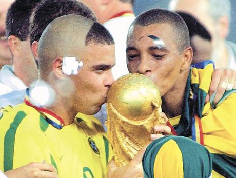 Ronaldo fue el máximo goleador del Mundial 2002 donde además lucía un peculiar peinado.