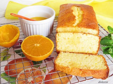 Bizcocho de claras y glaseado de naranja