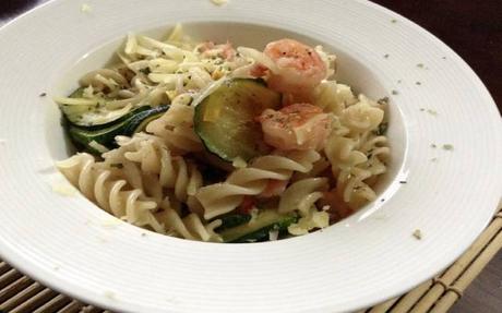 Fusilli con calabacín y gambas