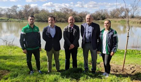 EL REAL BETIS BALOMPIÉ ELIGE LA LAGUNA DE FUENTE DEL REY PARA COMPENSAR SU HUELLA DE CARBONO EL REAL BETIS BALOMPIÉ ELIGE LA LAGUNA DE FUENTE DEL REY PARA COMPENSAR SU HUELLA DE CARBONO