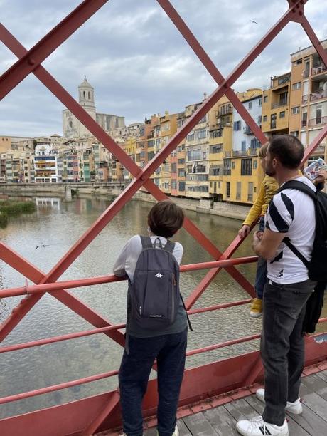 Casas del río Onyar de Girona. Guía para viajar a Girona en familia￼￼