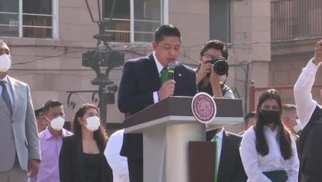 Conmemoran el Día de La Bandera en Plaza de los Fundadores