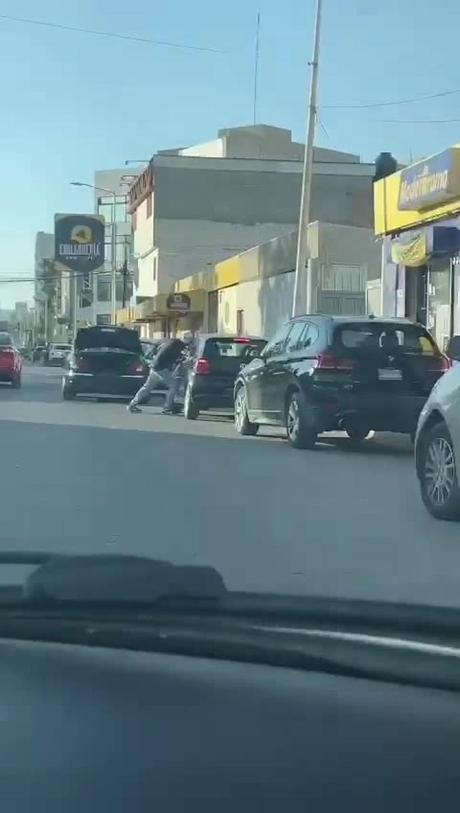 (Video) Asaltan a automovilista en avenida Himalaya a plena luz del día