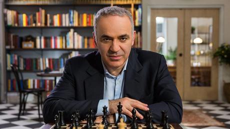 Garry Kasparov explica cómo dar jaque mate a Putin